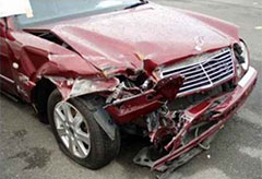 車のフレーム（骨格）まで至った事故